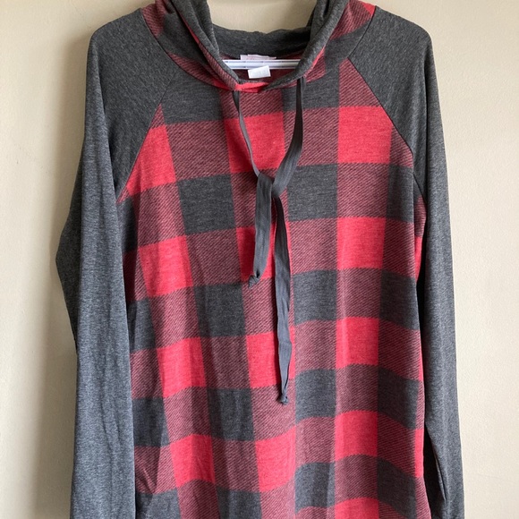 Red and grey Buffalo plaid shirt with hood - Picture 3 of 3